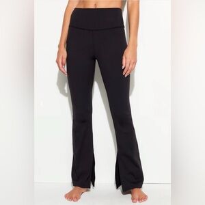 NWOT Spiritual Gangster Leggings- Size Large